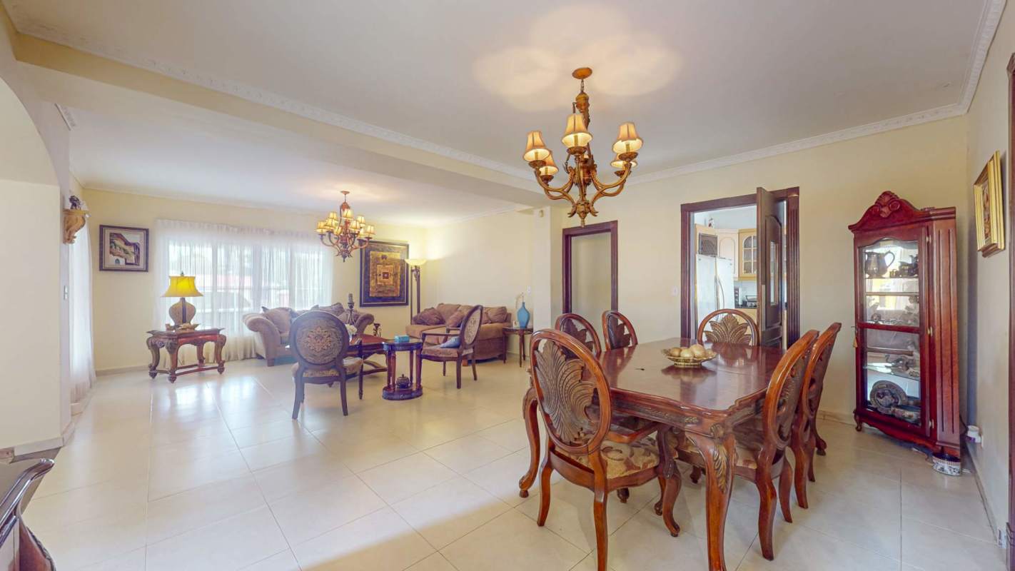 Large bedroom with natural light and air conditioning in Altos de Diablo Panama