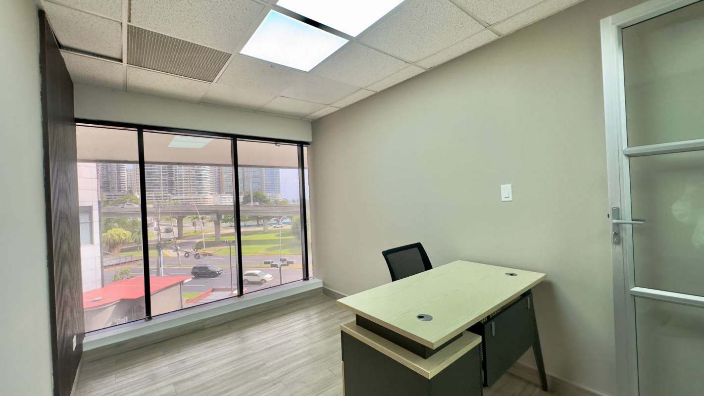 Private workspace with large windows overlooking Avenida Balboa skyline in PH BICSA Panama City
