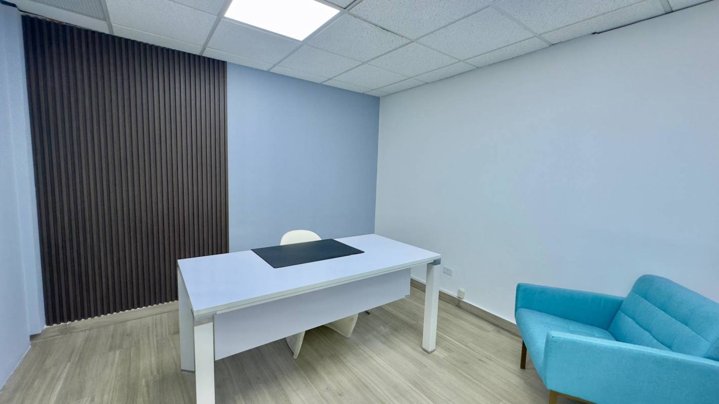Modern minimalist private office room with accent wall and window views in PH BICSA Avenida Balboa Panama