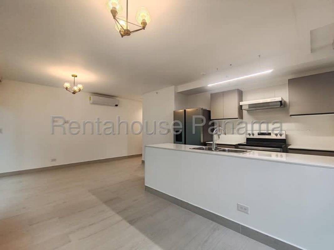 Modern 2BR Apartment with Balcony in Obarrio