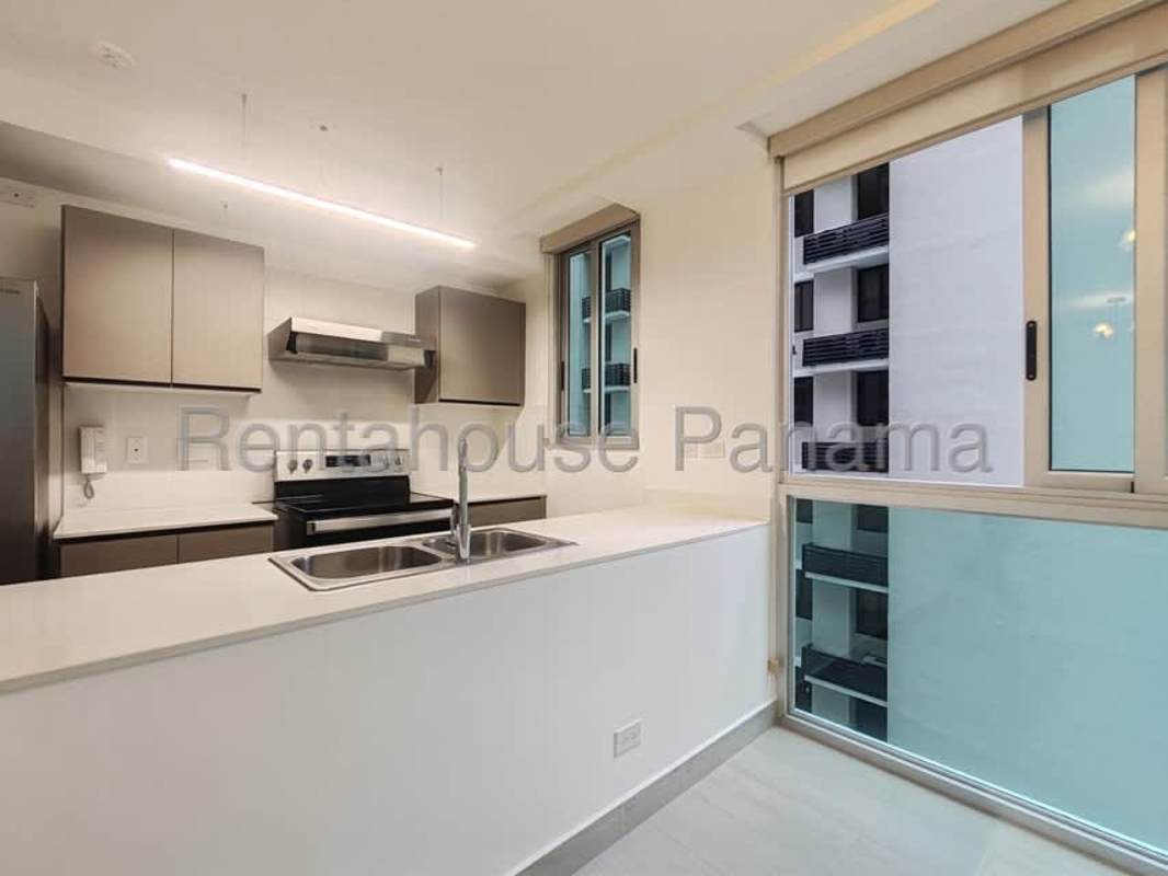 Empty bedroom with closet space and laminate floors PH Downtown Obarrio Panama