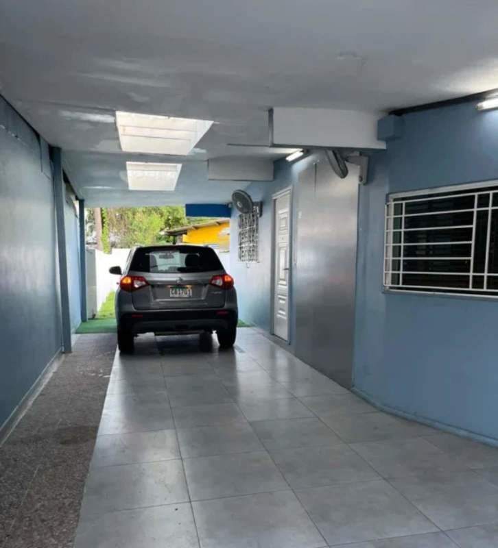 Spacious reception with French doors ideal for client welcome area in office-ready house Panama