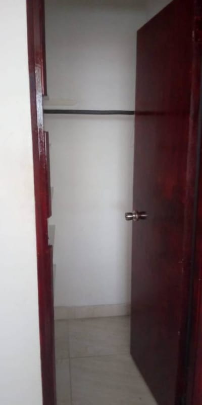 White closet with hanging rod and built-in shelves rental room Chanis Panama