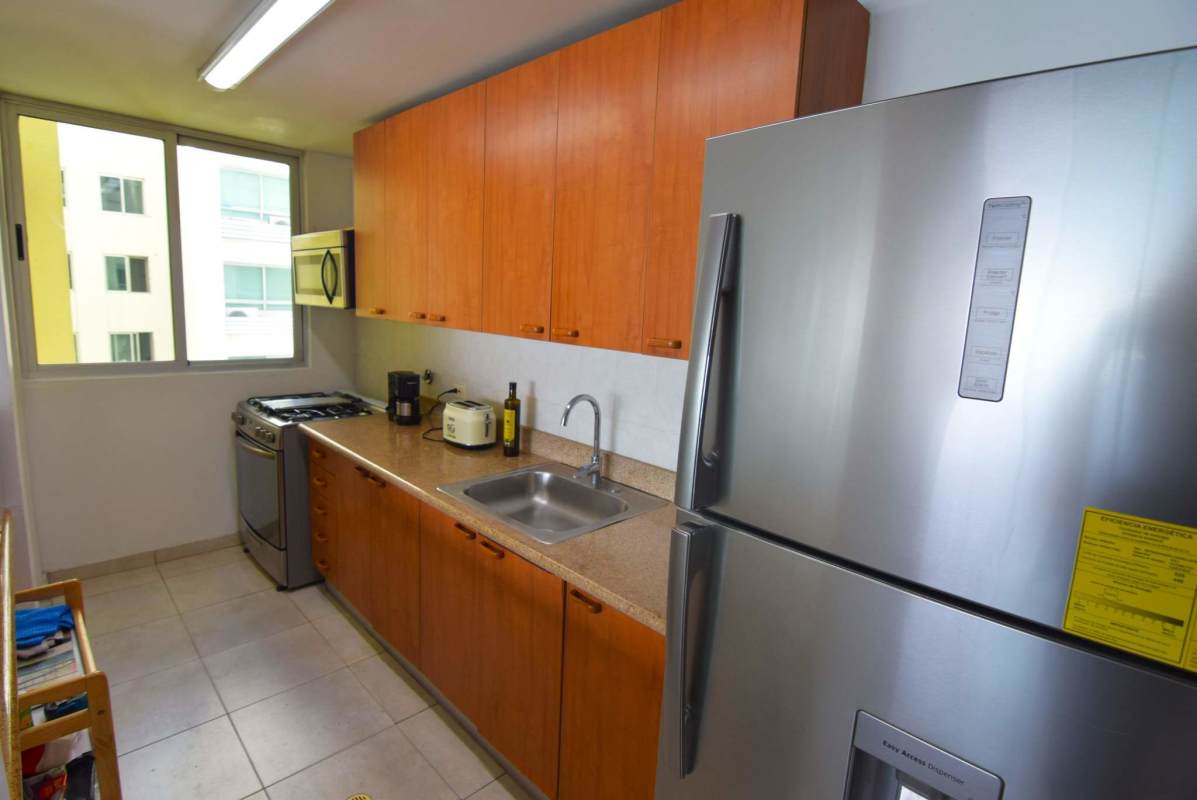 Infinity pool overlooking the ocean with city skyline PH Terrawind San Francisco