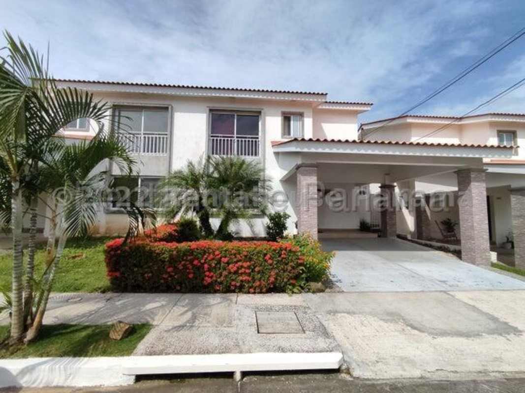 Spacious 3BR Home in Costa Verde La Chorrera Gated Community
