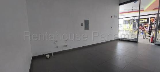 Exterior shot of UniPlaza Costa Verde shopping plaza in Panama Oeste with parking