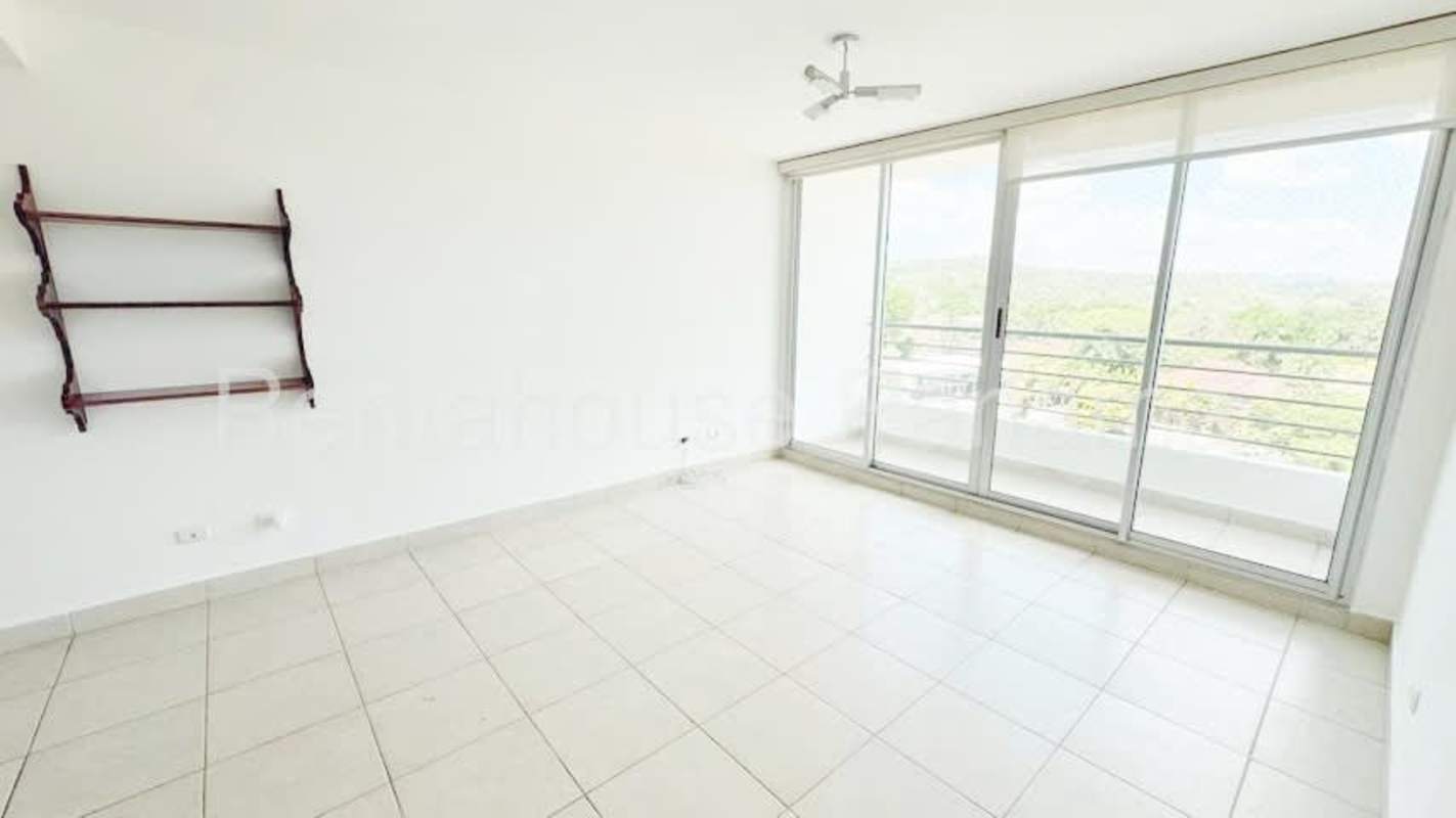 Spacious 3BR Apartment with Balcony & Pool in Clayton