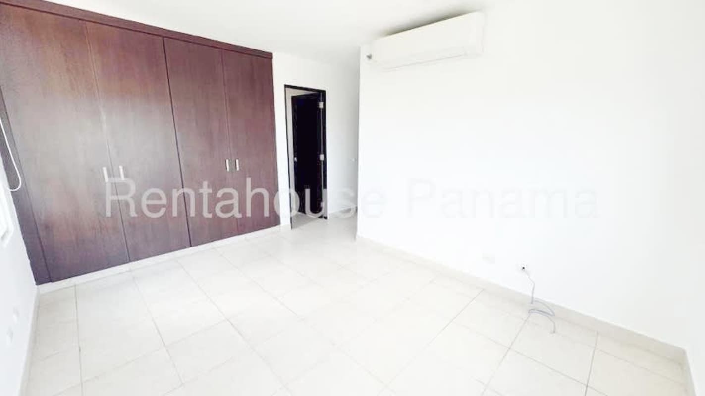 Lush gardens and children’s playground at Garden Condominiums Clayton Panama