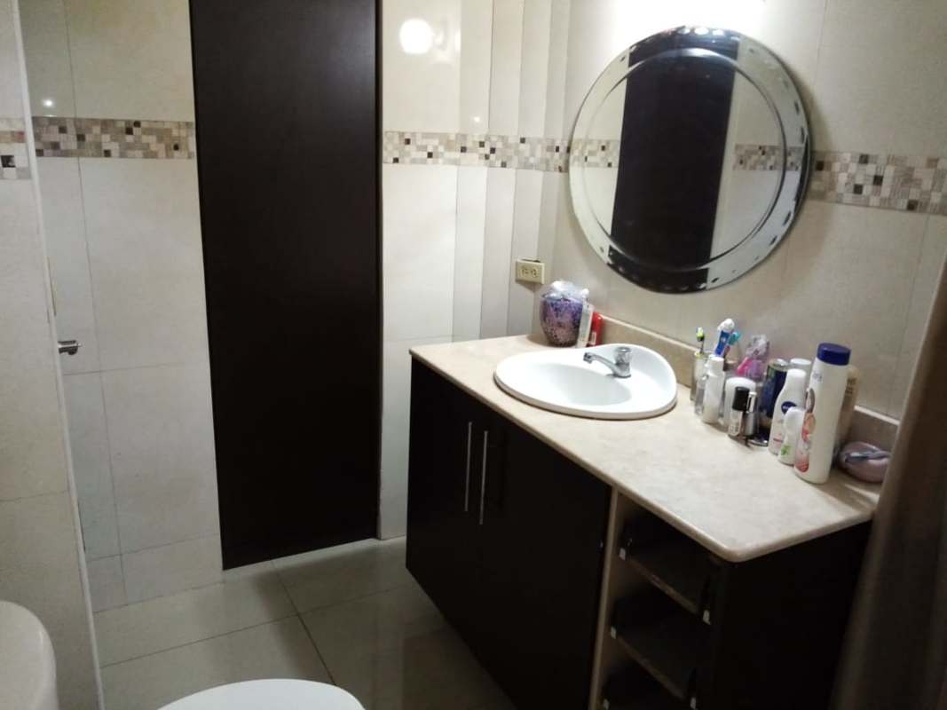 3BR Apartment with Balcony & Pool in El Cangrejo