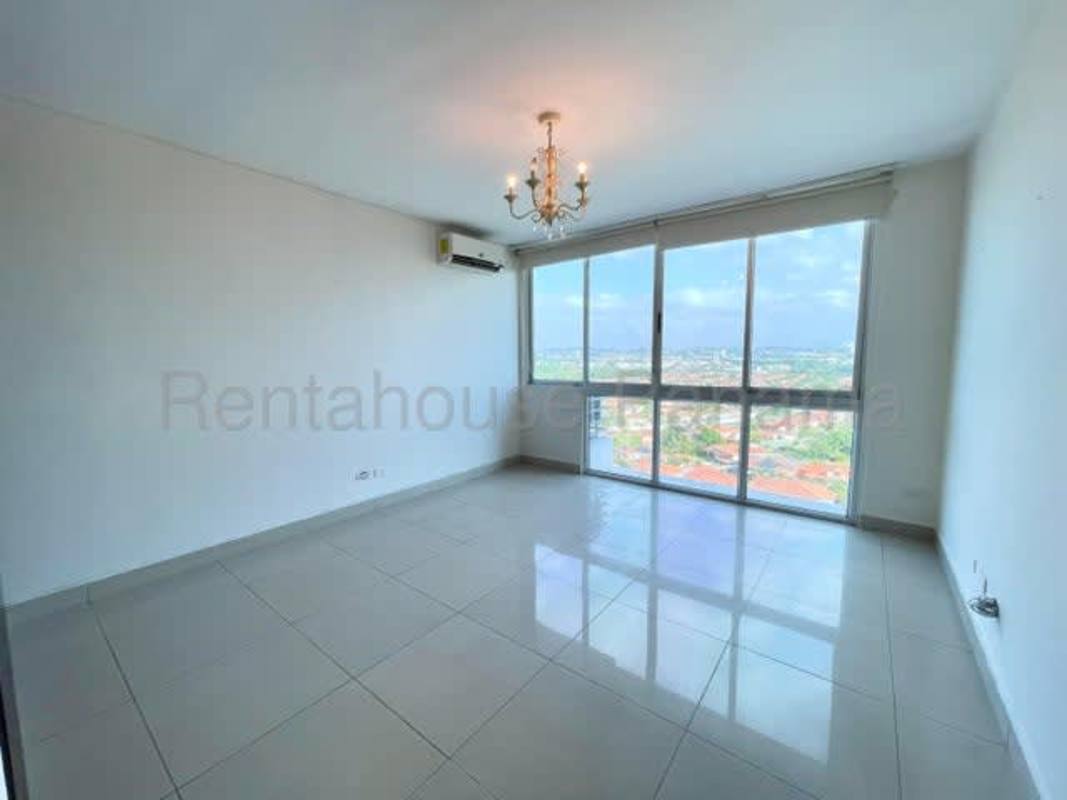 Master bedroom with en-suite bath, large window and skyline view in PH LaCosta Tower Costa del Este Panama