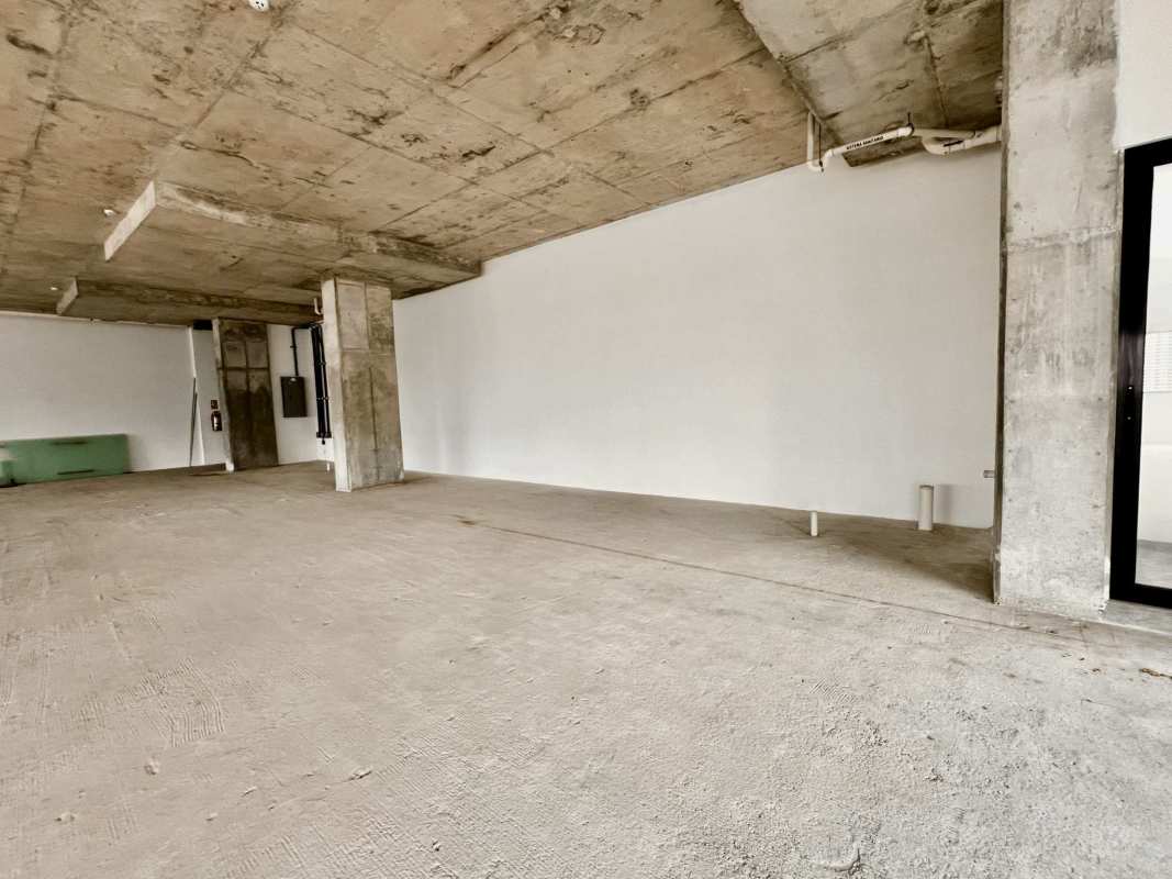 Unfinished commercial unit with wide windows on corner overlooking skyline PH Midtown Panama