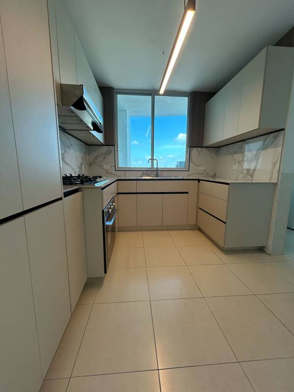 Infinity swimming pool and sun deck at PH Mont Royale El Cangrejo Panama