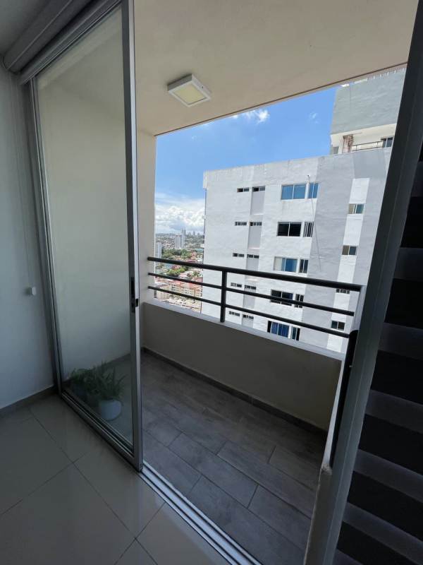 Second bedroom with custom closets blackout blinds PH Sky Park Panama