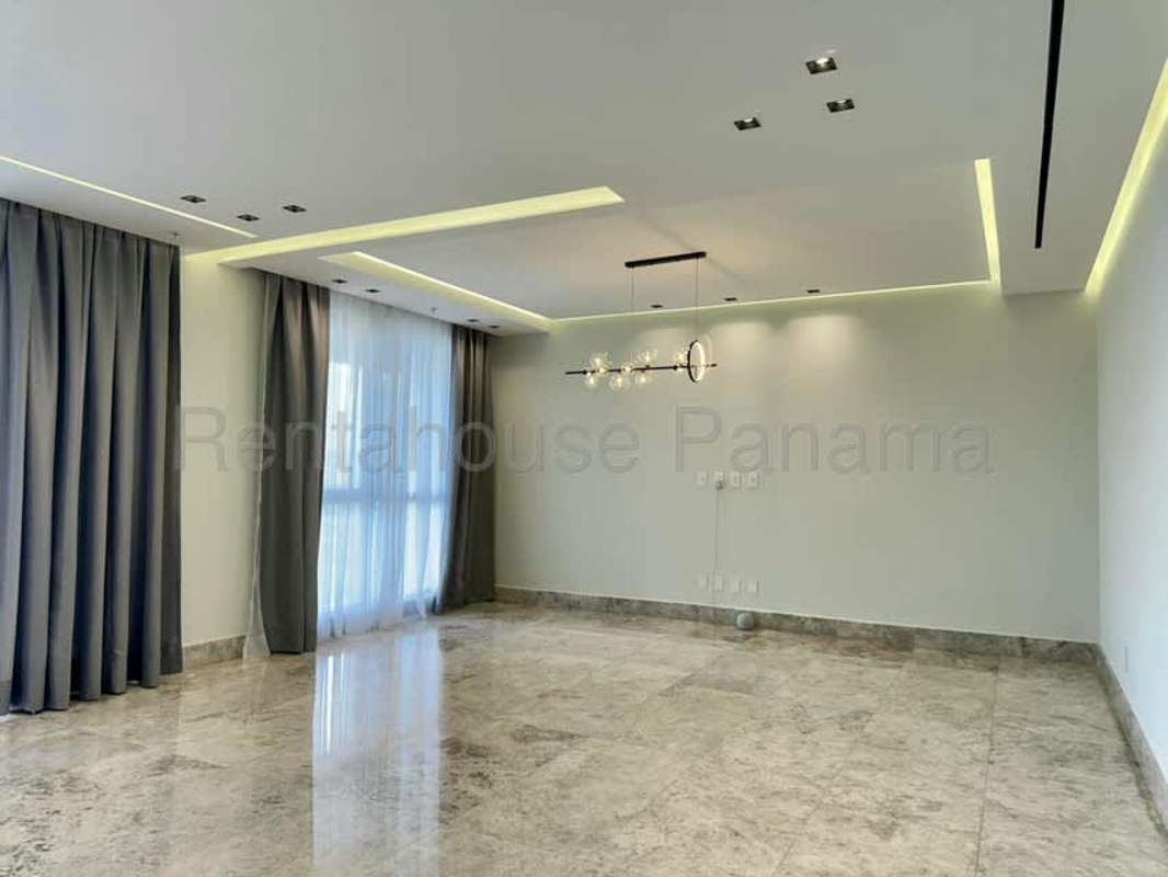 Modern kitchen with quartz countertops, built-in appliances and breakfast island at Empire Residences Santa Maria