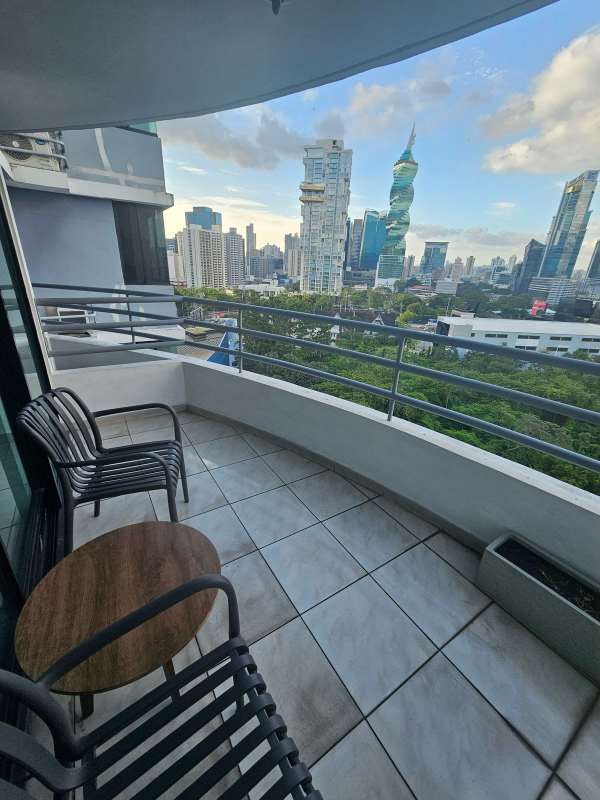 Fully equipped modern kitchen with appliances in PH Miraluz Punta Paitilla Panama City apartment for rent