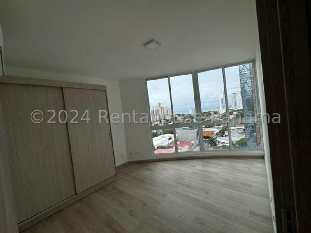 Bedroom with panoramic window, split AC ready, PH The Cosmopolitan Panama City