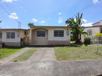Beige single-story house with driveway lawn in Princesa Mía IV Vista Alegre Panama