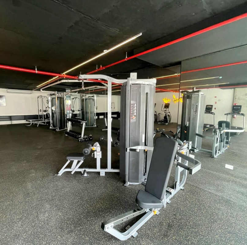 Equipped gym with machines and industrial style design in Panama Viejo Residences apartments