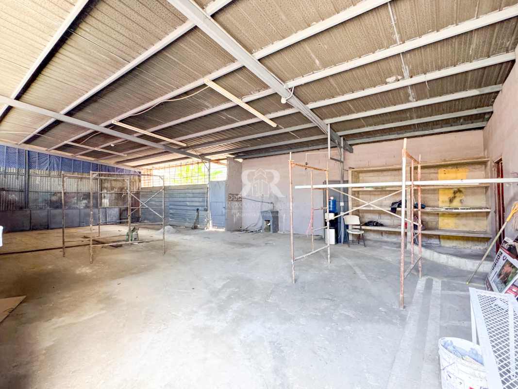 Warehouse open space metal rolling door and scaffolding garage area Parque Lefevre Panama