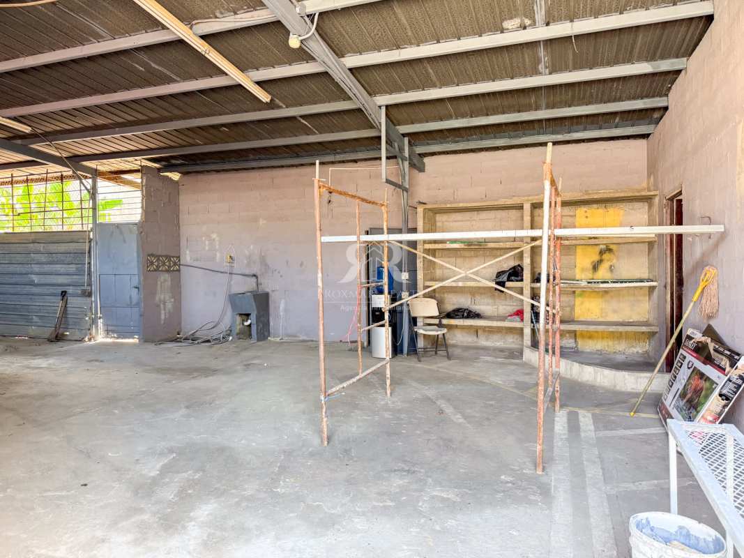 Industrial workshop warehouse large open space concrete floor metal roof for rent Panama