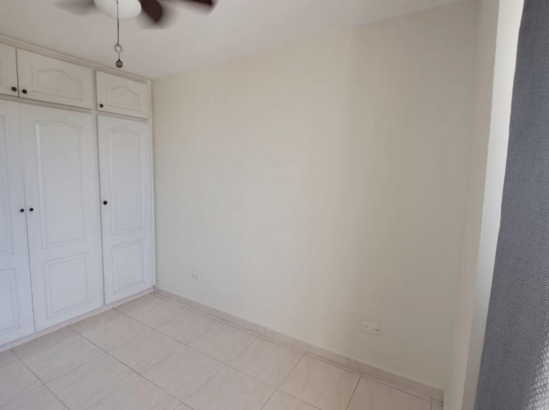 Master bedroom with split AC, built-in closet, ceiling fan in PH McGregor Hill Condado del Rey Panama