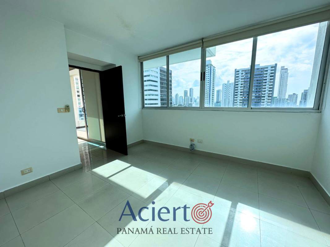 Multi-purpose rooftop sport court with view of city skyline in San Francisco Panama