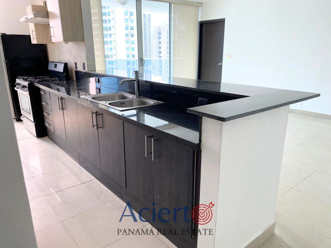 Bright bedroom featuring large windows and panoramic city skyline views in San Francisco Panama
