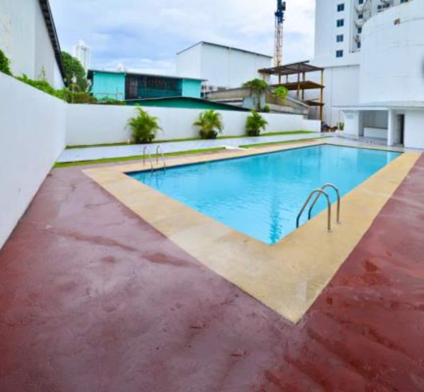 Communal swimming pool with deck in PH Sunshine by The Park Carrasquilla Panama