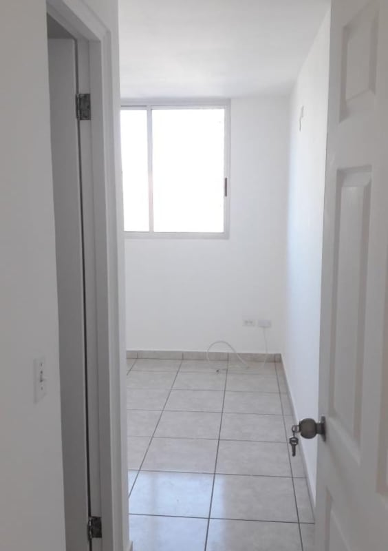 Small bedroom with window and closet PH Sunshine by The Park Panama City