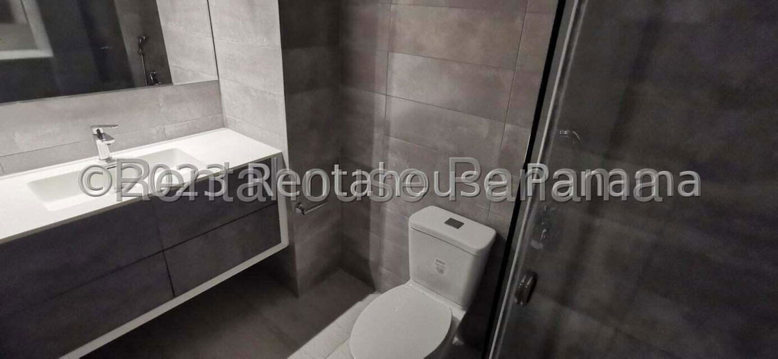 Panoramic rooftop terrace with city view at PH Smart Park in Obarrio Panama rental building