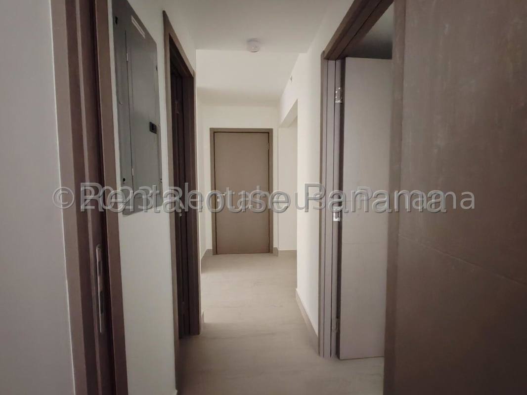 Elegant lobby with controlled access PH Smart Park Obarrio rental Panama