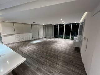 Apartment for Sale in San Francisco - 3 bedrooms