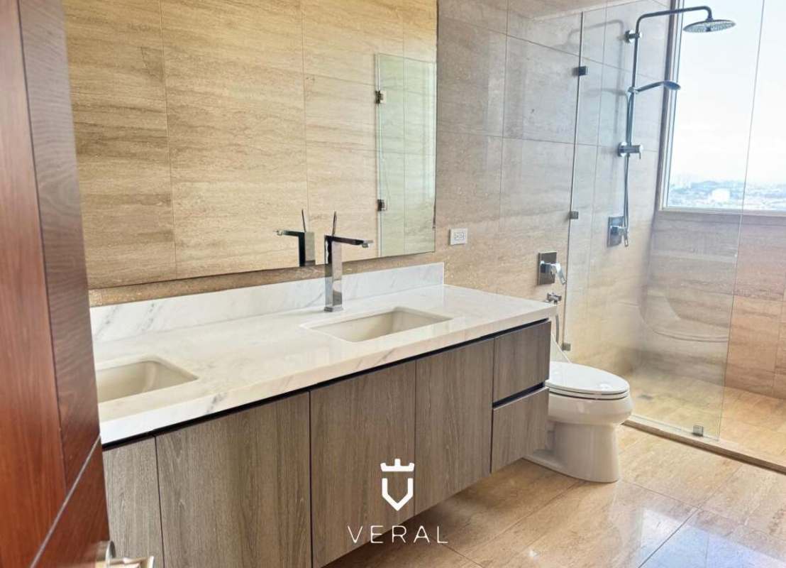 Luxury lobby with modern furnishings and double-height ceilings at PH Solana Panama