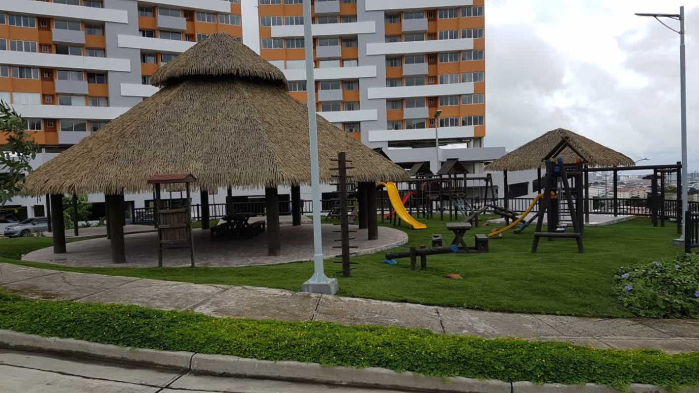 Balcony with city skyline views in apartment available for rent El Crisol Panama