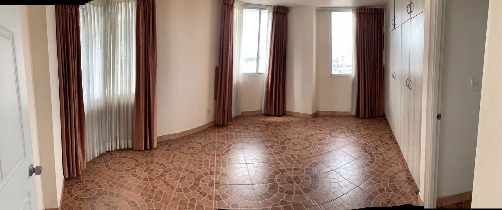 Marble tile bathroom sink toilet shower apartment PH Brisas San Fernando Panama City