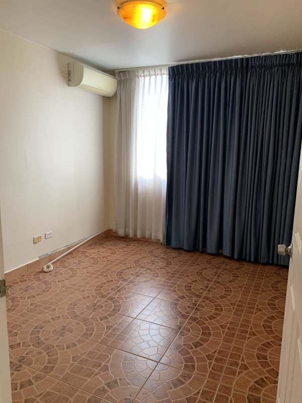 Bedroom tiled floor, closet, AC apartment PH Brisas San Fernando Panama City