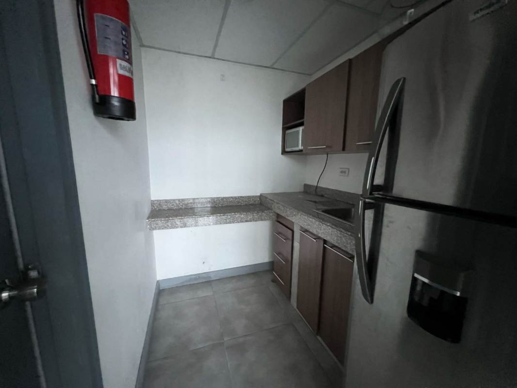 Panoramic ocean and city view from corner office in PH BOC Avenida Balboa Panama available for lease