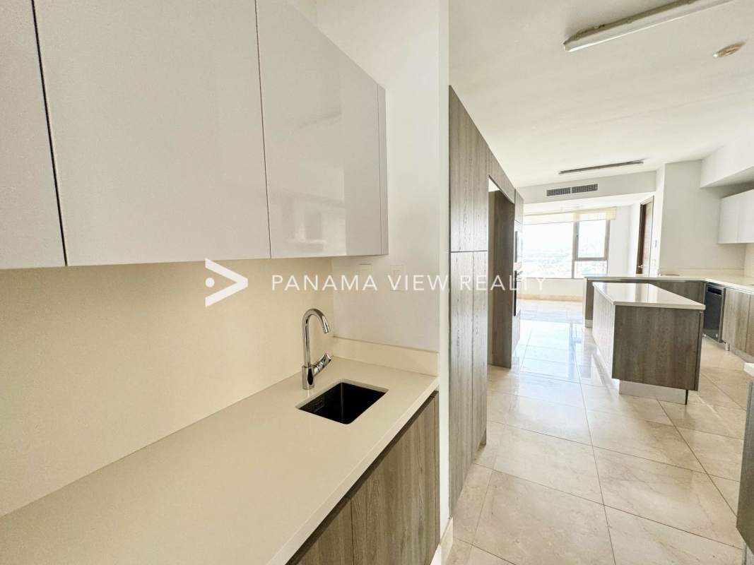 Bright bedroom with large window city skyline view PH GreenGarden Panama City