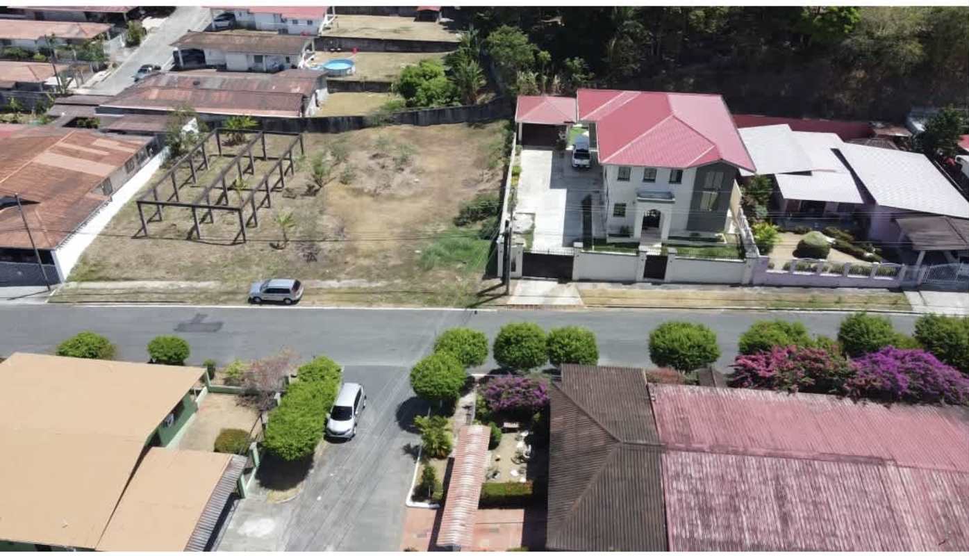 Residential neighborhood view showing developable flat lot Las Cumbres Panama