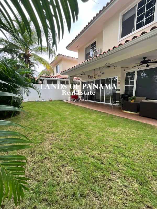 Spacious 3BR Villa in Villa Valencia Costa Sur