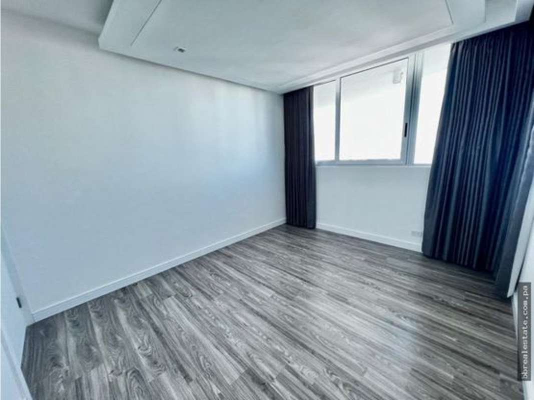 Curved glass balcony with city and ocean views in PH Joy Tower San Francisco Panama