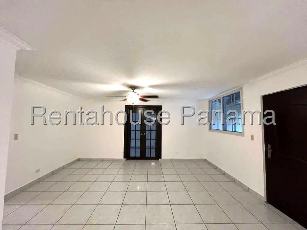 3BR Family Home with Patio & Garden in Altos de Panamá
