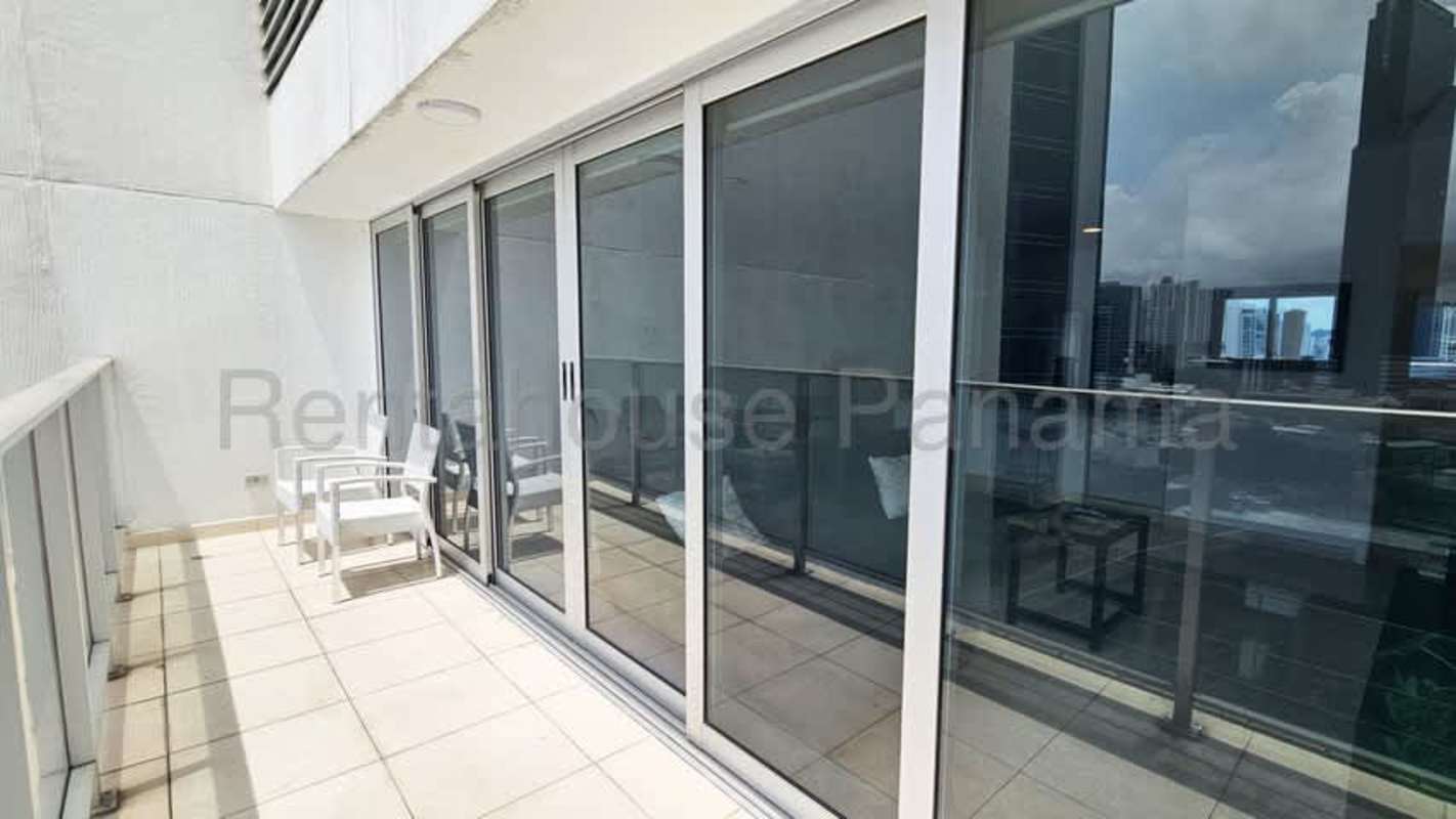 Bathroom with glass shower enclosure, modern vanity PH BICSA Avenida Balboa Panama