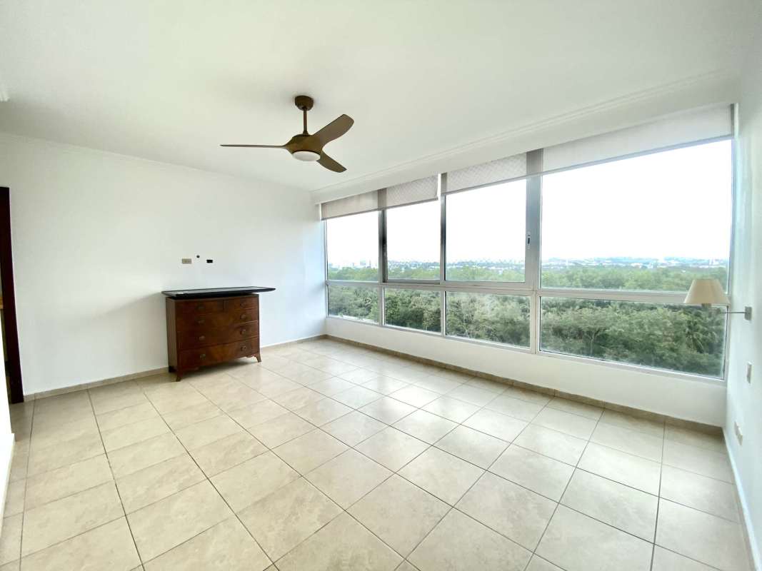 Luxury infinity pool with Pacific Ocean view in PH Costa del Este Panama