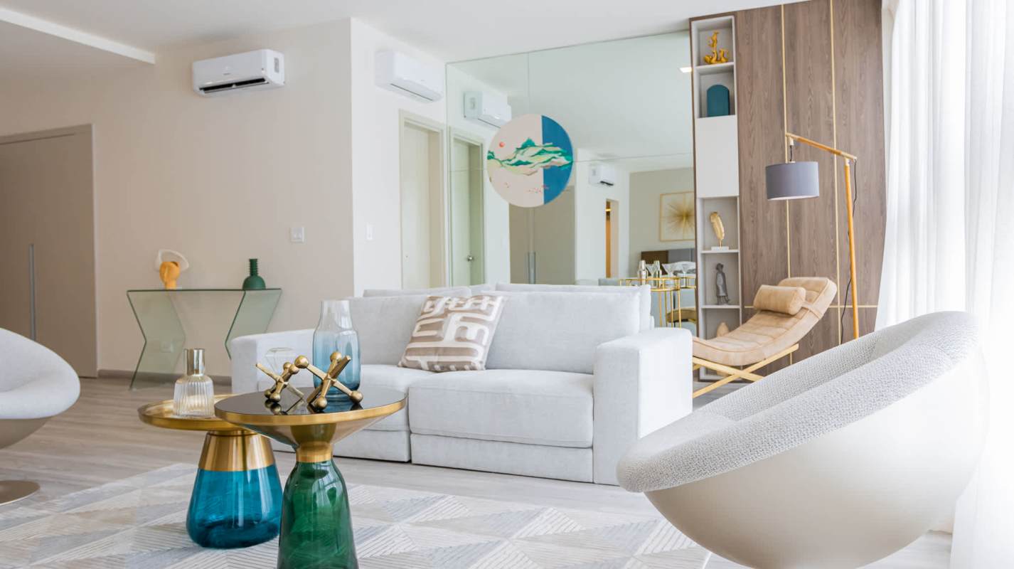 Studio apartment bright living space with open kitchen PH Arcadia Costa del Este