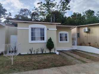 Bedroom with tile floors and window PH Villa Dorada Nuevo Emperador Panama for rent