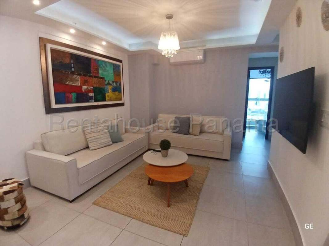 Closed kitchen granite countertops cabinets PH Jade Tower Panama San Francisco