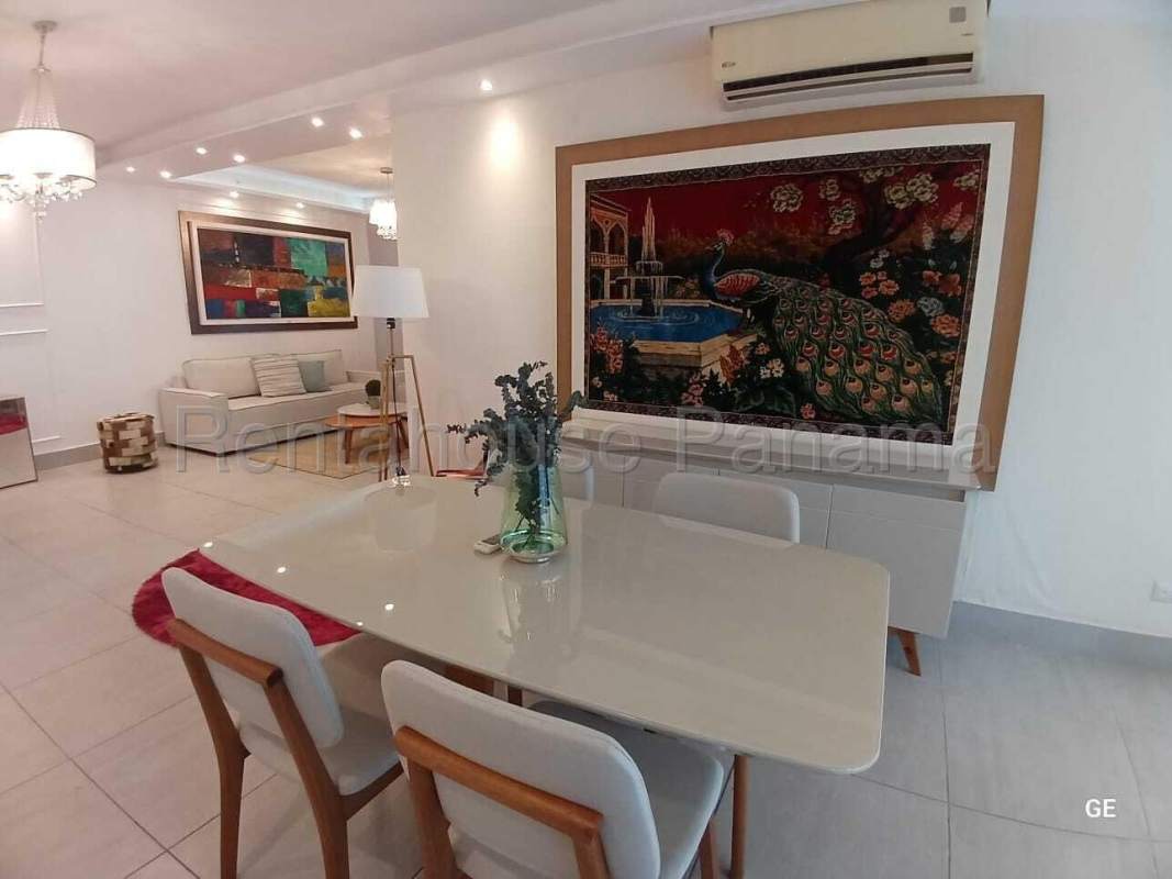 Infinity pool rooftop panoramic views PH Jade Tower San Francisco Panama