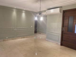 Apartment for Sale in Santa Maria - 3 bedrooms