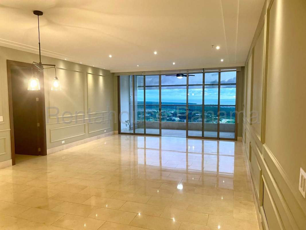 Spacious bedroom suite with marble floors and large windows Green View Santa Maria Panama